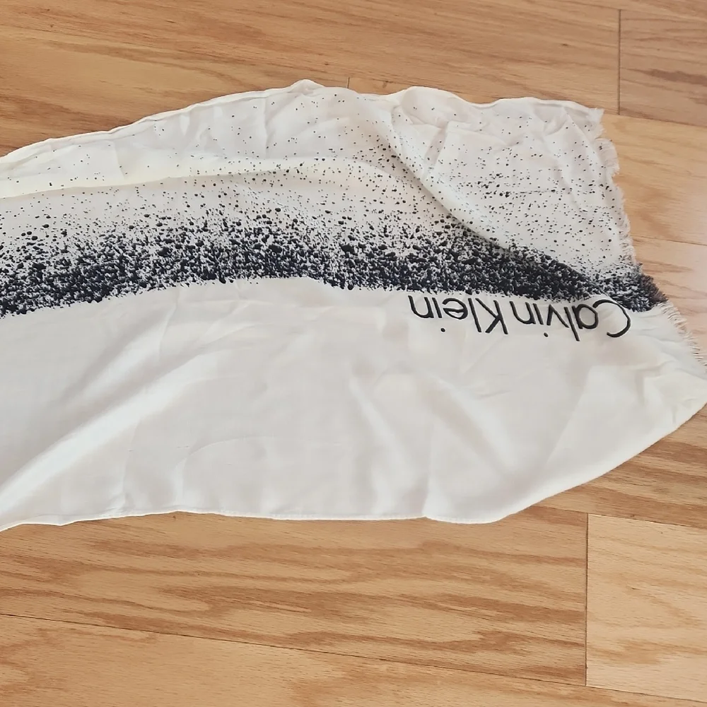 Calvin Klein Monochrome Women's Scarf Cream And Black